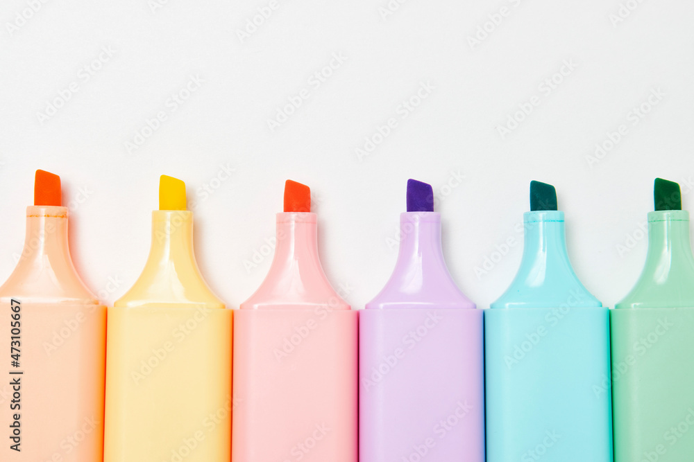 Colorful marker pen on white background - obrazy, fototapety, plakaty 