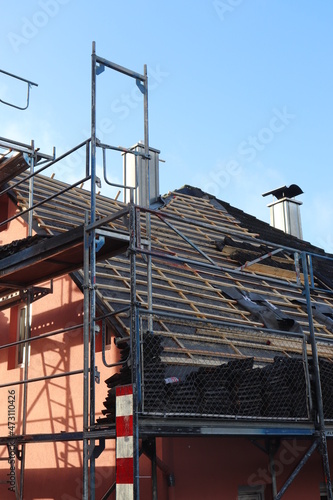 Sanierung am Haus mit Gerüst Dach Dachsanierung