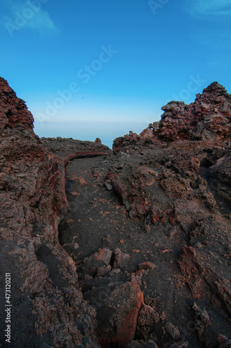 Formazioni rocciose vulcaniche sulla cima dell'Etna