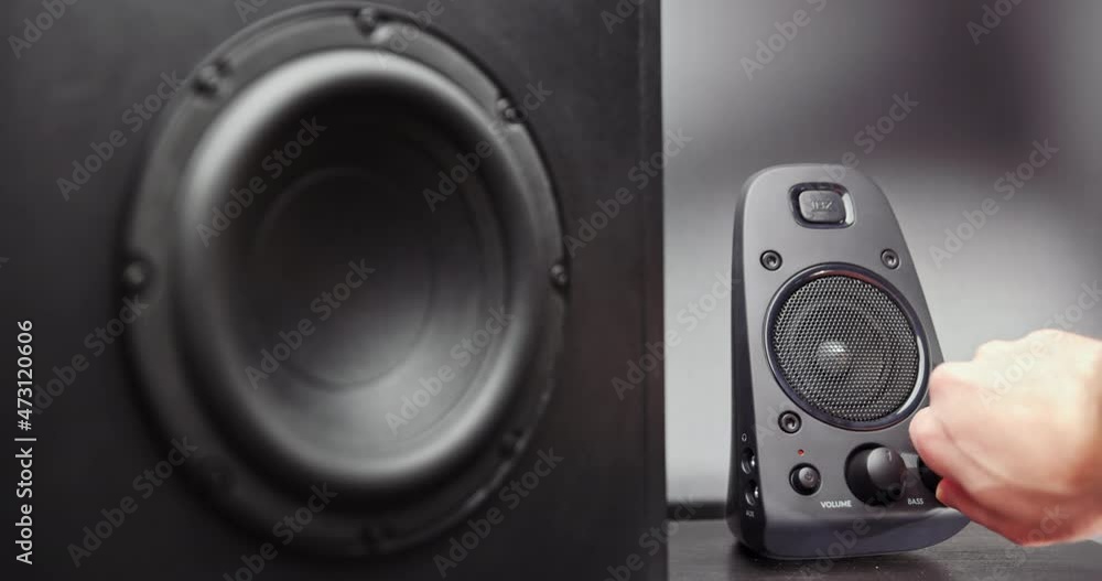 Turning on speakers with subwoofer starting up Turning on speakers with subwoofer starting up