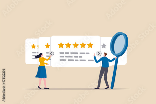 Foto Reputation management team monitor online feedback rating to improve brand positive rank and gain customer trust concept, marketing team monitor and analyze stars rating to increase satisfaction