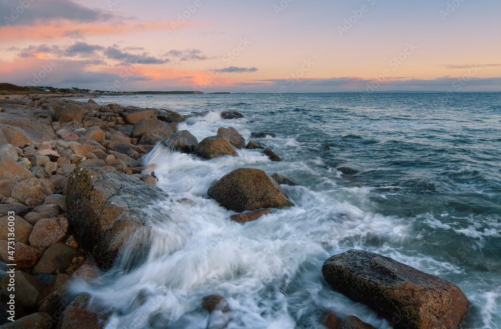 Fototapeta premium Beautiful seascape sunset scenery of rocky coast at wild atlantic way in county Galway, Ireland 