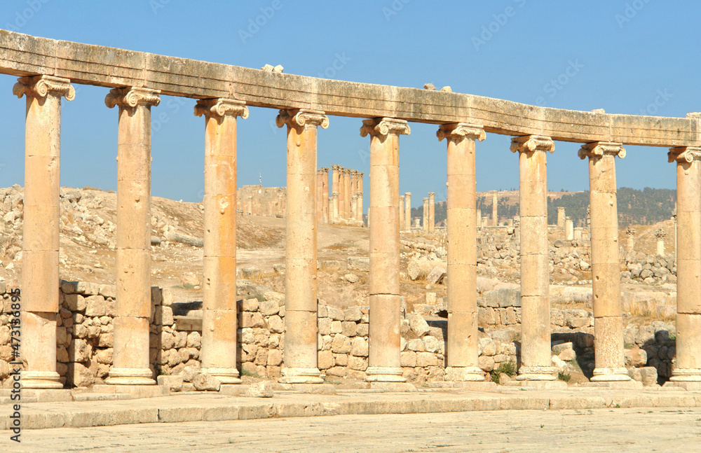 Fototapeta premium Oval plaza in roman Jerash, Jordan