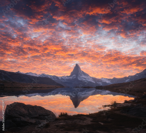 Photography Splendid landscape with colorful sunrise on Stellisee lake