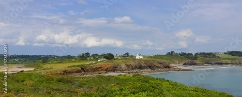 Panoramique depuis l'île de l'Aber, vue sur la pointe de Raguénez (29160 Crozon), département du Finistère en région Bretagne, France