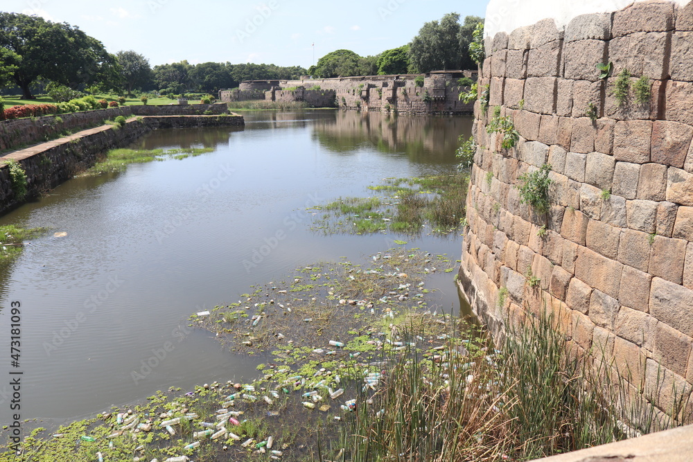 The water in the traditional lake is getting polluted The water in the traditional lake is getting polluted