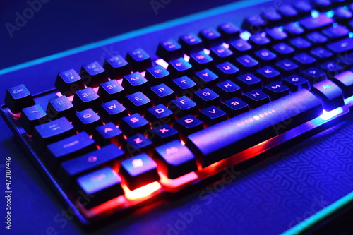 Gaming keyboard with LED backlit. Klawiatura do gier z podświetleniem LED.