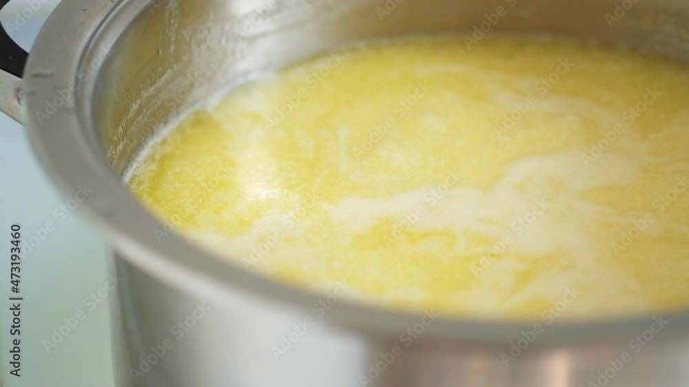 Melt the butter in a stainless saucepan. Cooking ghee. Melt the butter in a stainless saucepan. Cooking ghee.