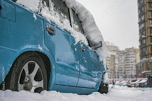 car in snow © Илья Щетинко