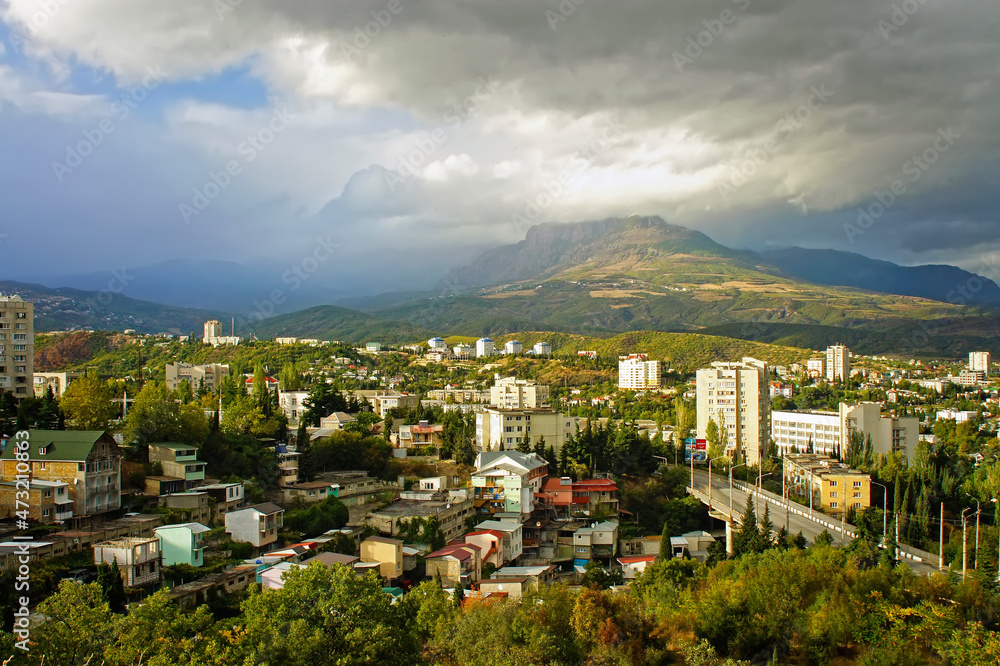 Obraz premium View of the city of Alushta. Crimean peninsula. Autumn. 
