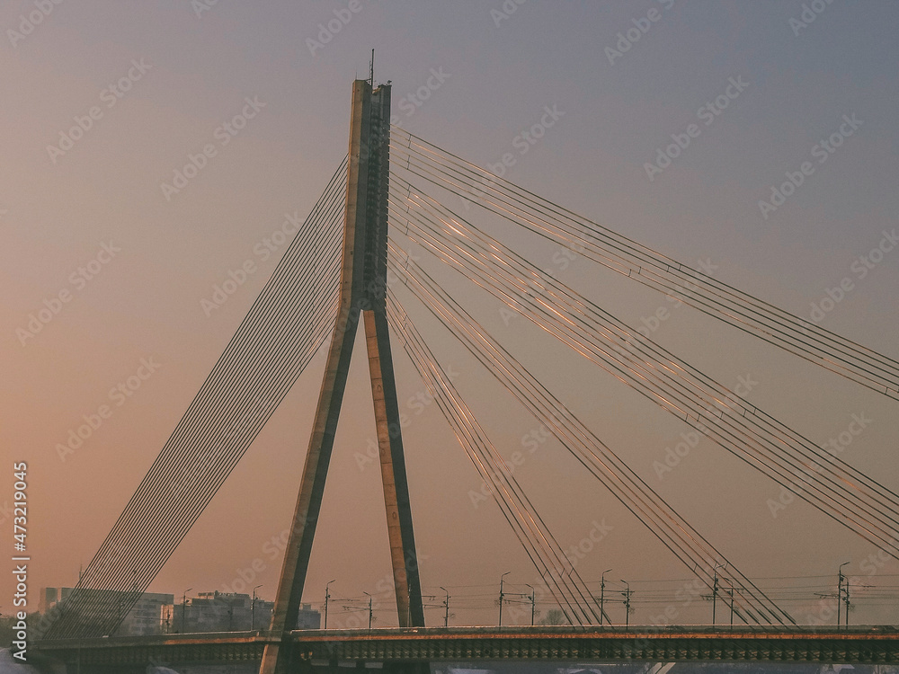 Obraz premium Cable-stayed bridge in winter in the city center, closeup