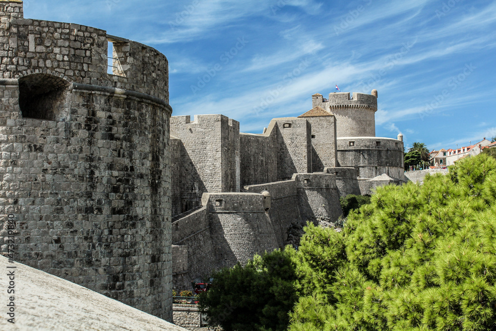 The famous strong city wall of Dubrovnik