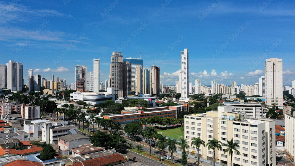Obraz premium Aerial view of modern buildings in Goiania surrounding a beautiful park. Goiania,Goias, Brazil 