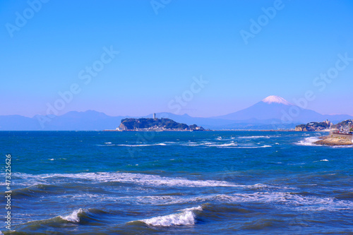 稲村ヶ崎から望む湘南海岸と江の島、富士山
