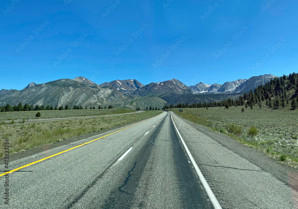 Fototapeta premium Hwy 395 - Eastern Sierra, California