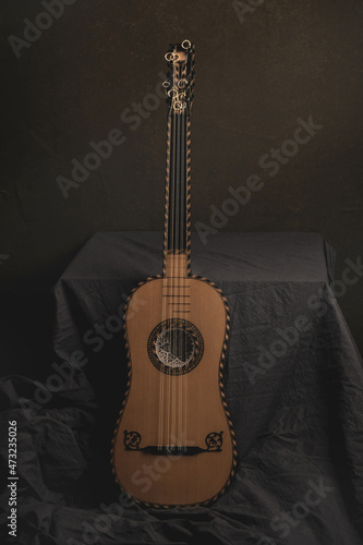 Baroque guitar of the 17th century.