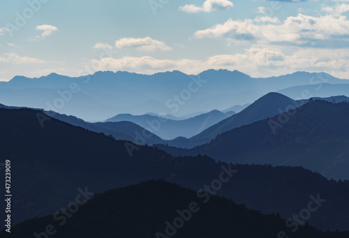 稜線の重なりとグラデーションが美しい山並【三重県度会郡大紀町　網掛山より】 © akira