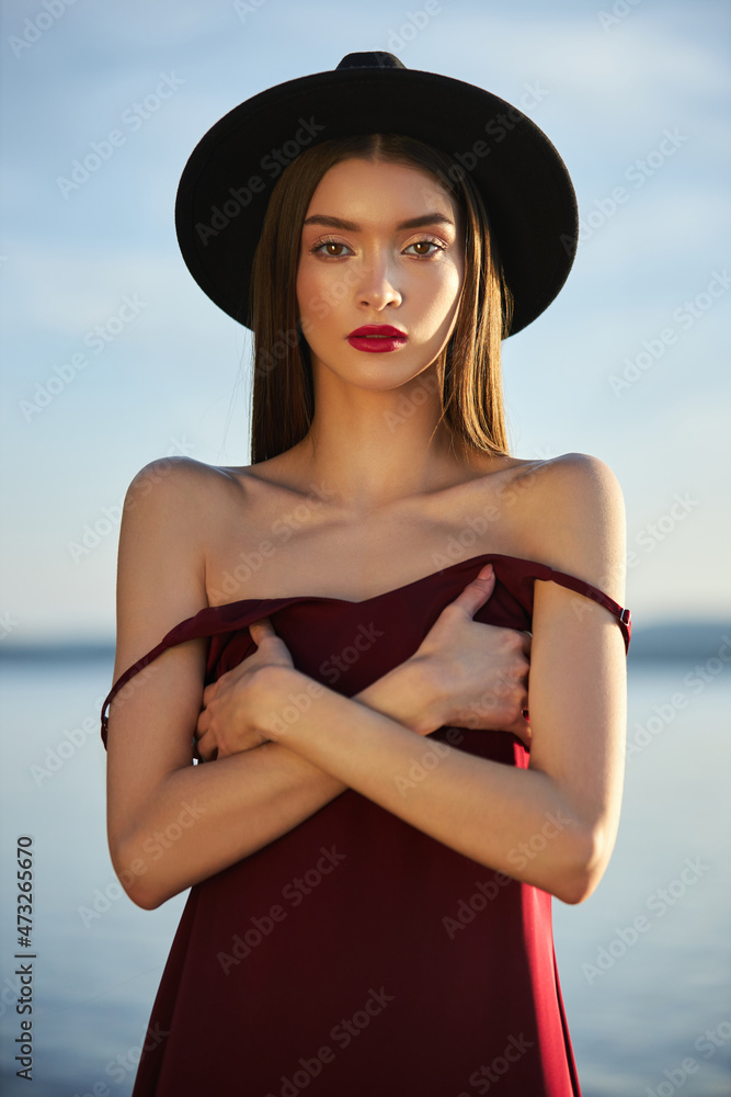 Big round black sales hat
