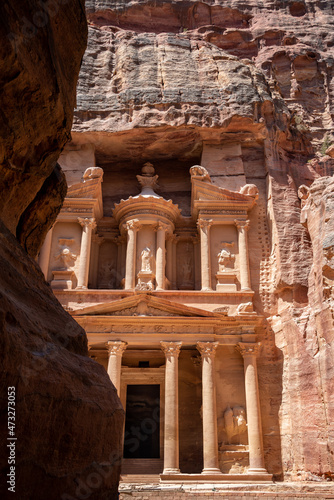 Amazing view of the Treasury, the most famous monument in Petra, Jordan