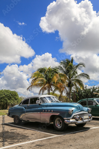 Wunderschöner Oldtimer vor Palmen - Kuba  © Bittner KAUFBILD.de