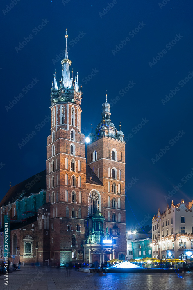 Kościół Mariacki w Krakowie wieczorem