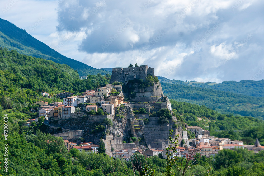 Cerro al Volturno is a small village in Molise, with a castle, some murals and an area rich in oak woods, among which the Cerro, Quercus cerris, stands out.