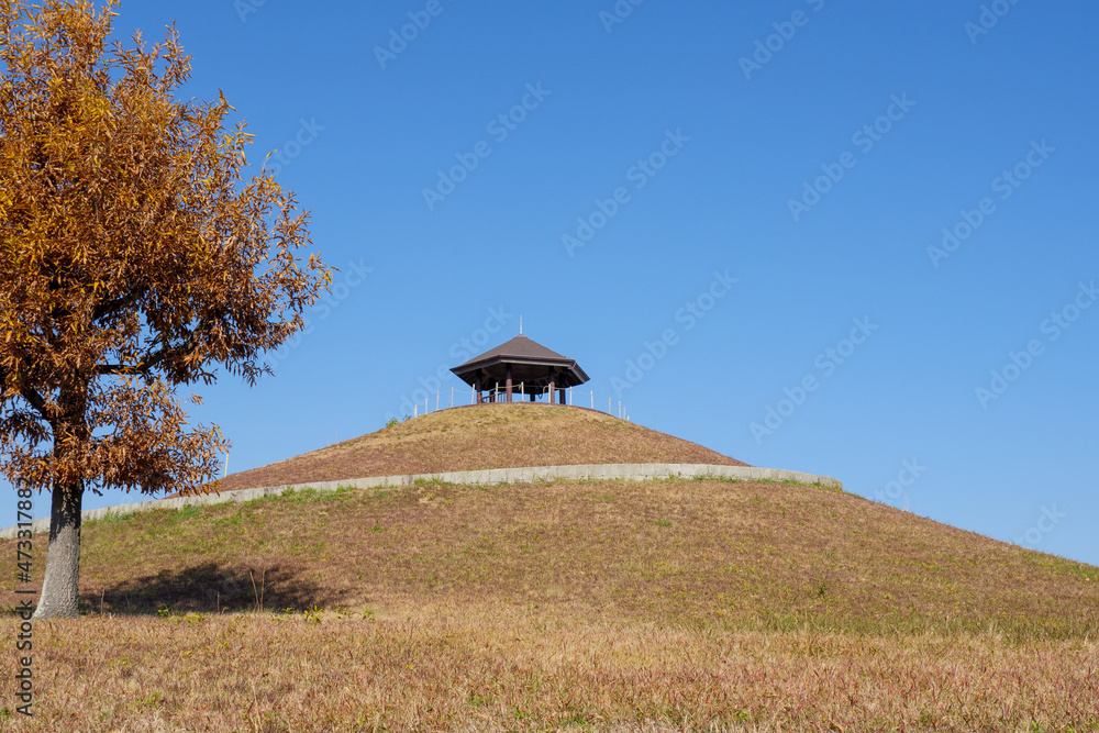 冬晴れの日の山頂小屋
