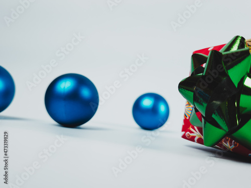 Christmas gifts and balls (ID: 473319829)