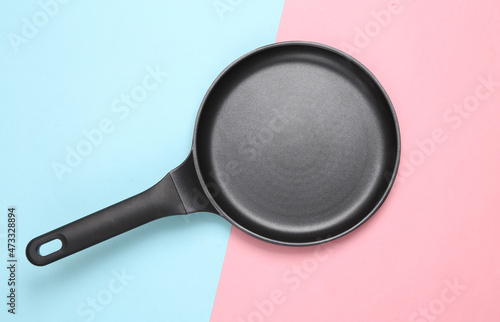 Fotografie, Obraz Pancake non-stick frying pan on pink background