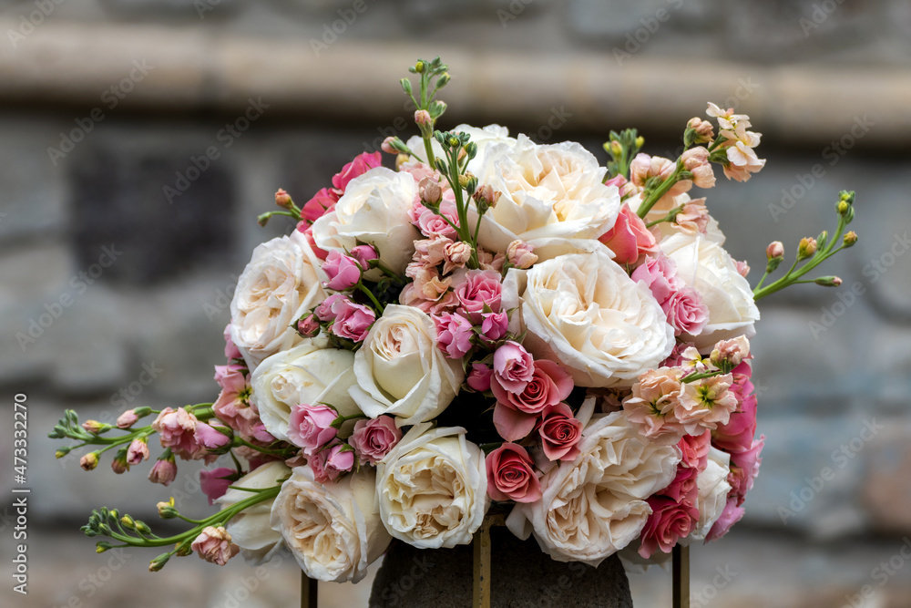 Flores naturales, arreglo de flores naturales para boda Stock Photo | Adobe  Stock