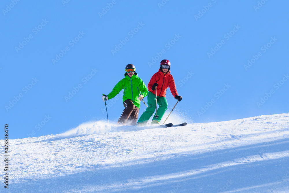Gemeinsam skifahren auf bestens präparierter Skipiste