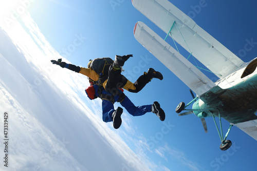 Fototapeta Naklejka Na Ścianę i Meble -  Skydiving. Tandem jump. The flight is in the sky.