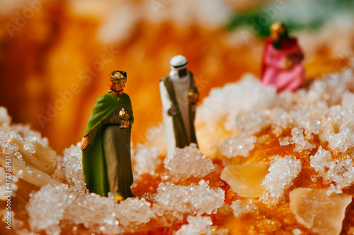 Fotografering the magi on a typical spanish kings cake