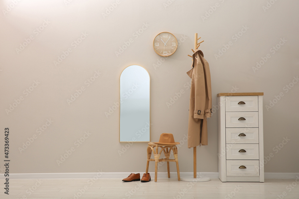 Hallway interior with wooden furniture near light wall. Stylish accessories  Stock 写真 | Adobe Stock