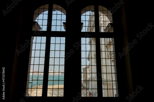 Blick durch ein Fenster des Klosters auf San Giorgia Maggiore, Venedig