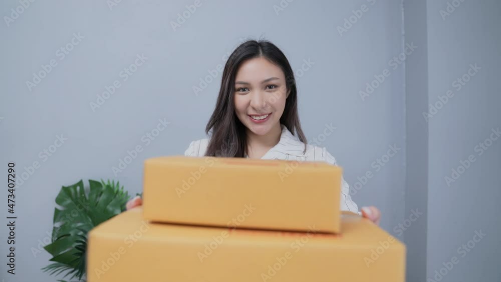 Business concept of 4k Resolution. Asian women are confident in their work. She is delivering products to customers. Business concept of 4k Resolution. Asian women are confident in their work. She is delivering products to customers.