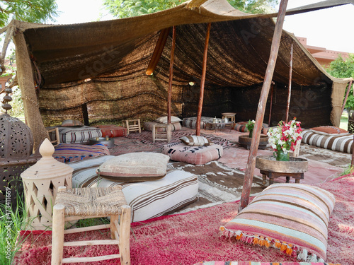 Canvas-taulu Beautiful lounge area (Bedouin tent) in lush tropical garden