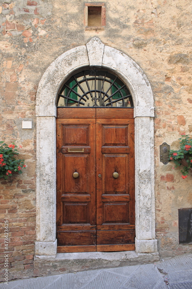 Renaissance inlayed front door with grate Renaissance inlayed front door with grate