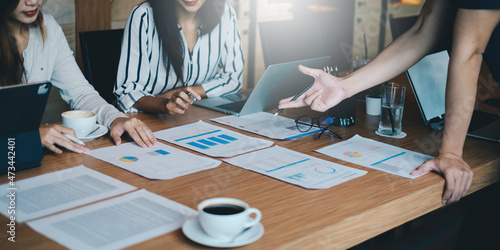 Fotografie Business team working together and training to analyze technical price graph and indicator