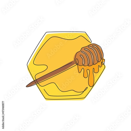 One single line drawing of fresh sweet honey on wooden dipper dripped from honeycomb vector graphic illustration. Organic natural food concept. Modern continuous line draw healthy supplement design