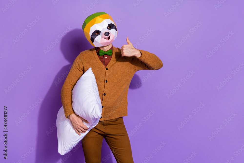 Photo of young man promoter unusual outfit show thumb-up approve perfect suggest isolated over purple color background Photo of young man promoter unusual outfit show thumb-up approve perfect suggest isolated over purple color background