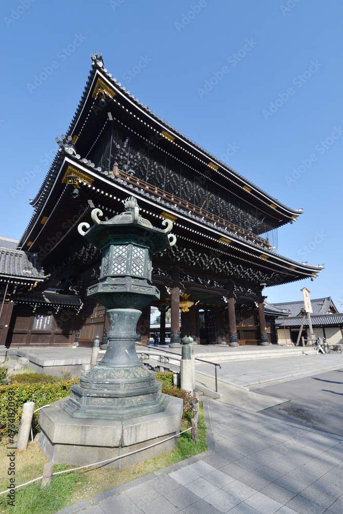 Fototapeta premium 東本願寺 御影堂門 京都市下京区