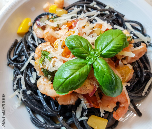 Spaghetti a la busara, Garnelen mit Pasta photo