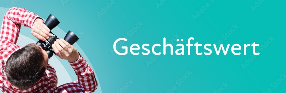 Naklejka premium Geschäftswert (Firmenwert). Mann bei Beobachtung mit Fernglas. Fokus auf Text/Wort. Panorama Format. Hintergrund blau/türkis.