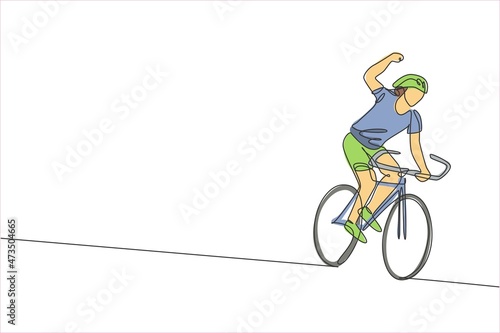 Single continuous line drawing of young agile man cyclist happy to reach finish line. Sport lifestyle concept. Trendy one line draw design graphic vector illustration for cycling race promotion media