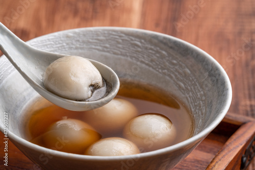 Sesame big tangyuan with syrup soup.