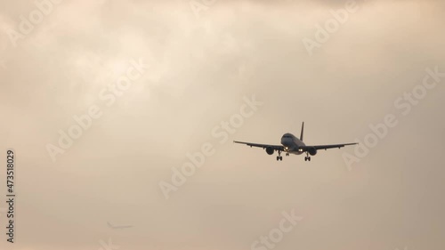 Wallpaper Mural Airplane flight at sunset Torontodigital.ca