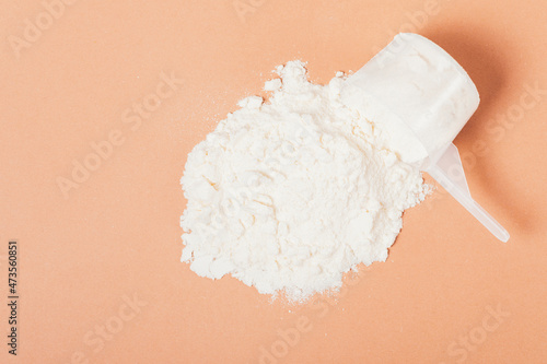 Protein powder scatter out of measuring spoon