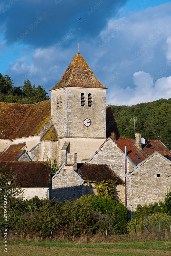 Kirche im Dorf von Saint-Martin-sur Armancon, Frankreich