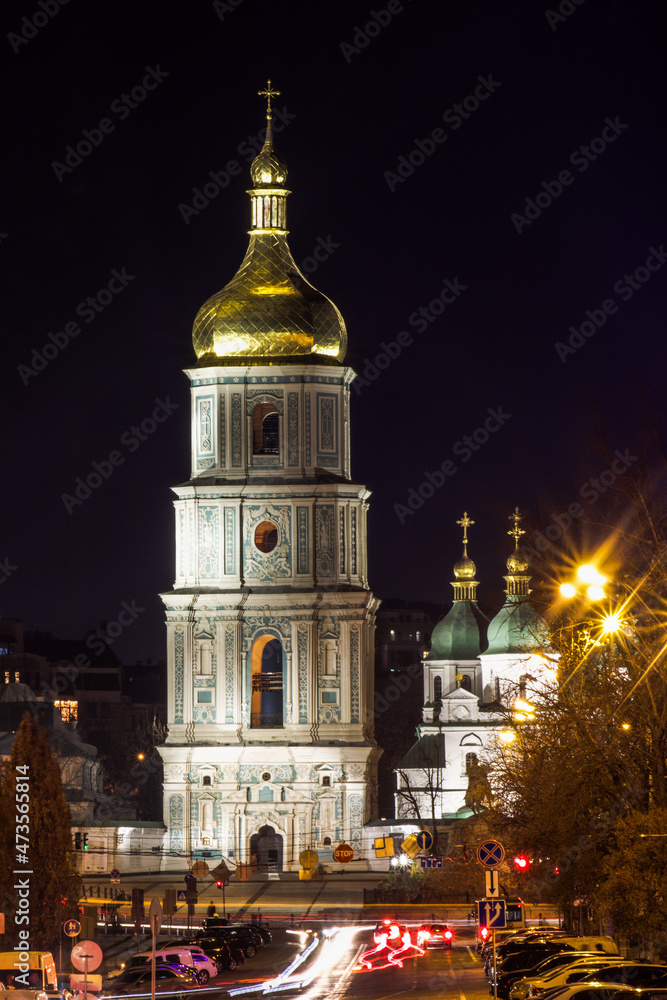 Fototapeta premium Saint Sophia's Cathedral at night, in Kiev